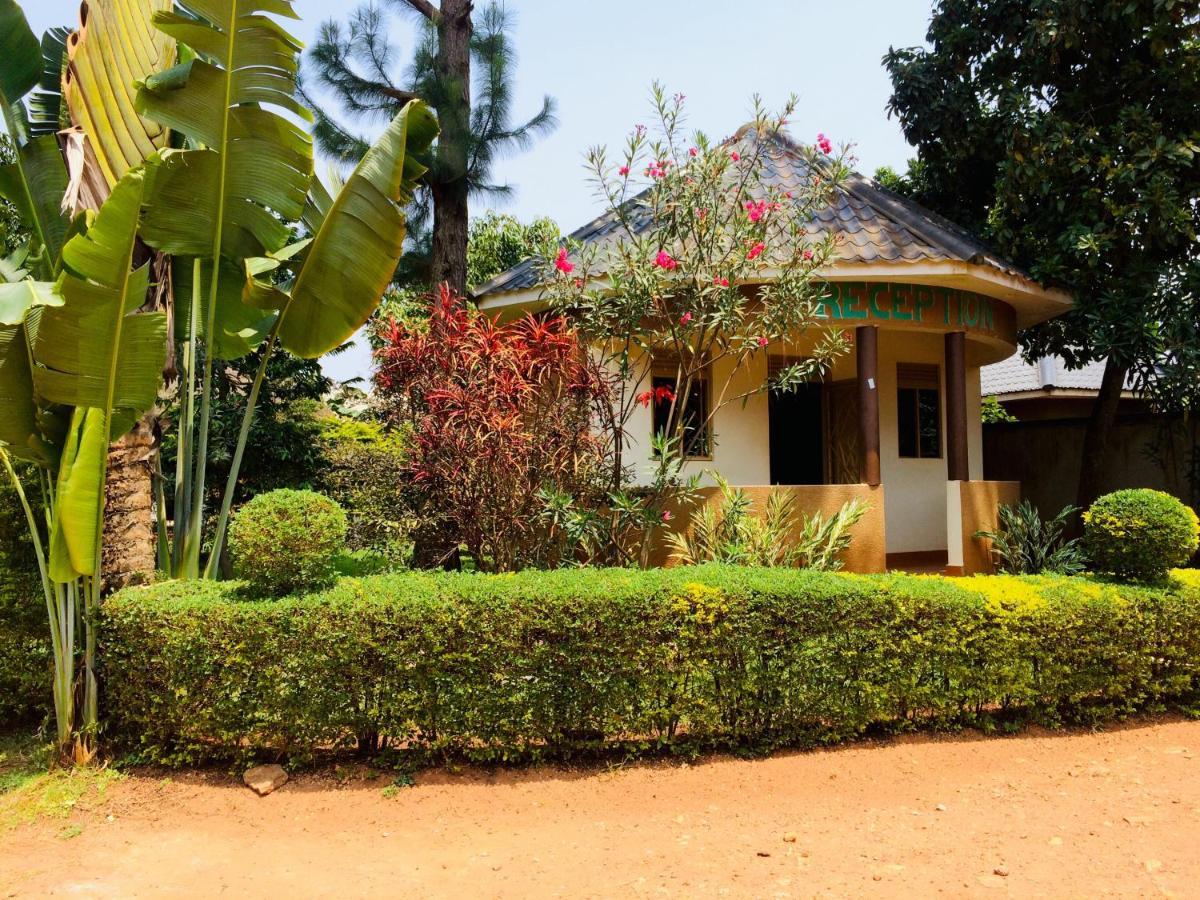Kaz Garden Cottages Entebbe Exterior photo