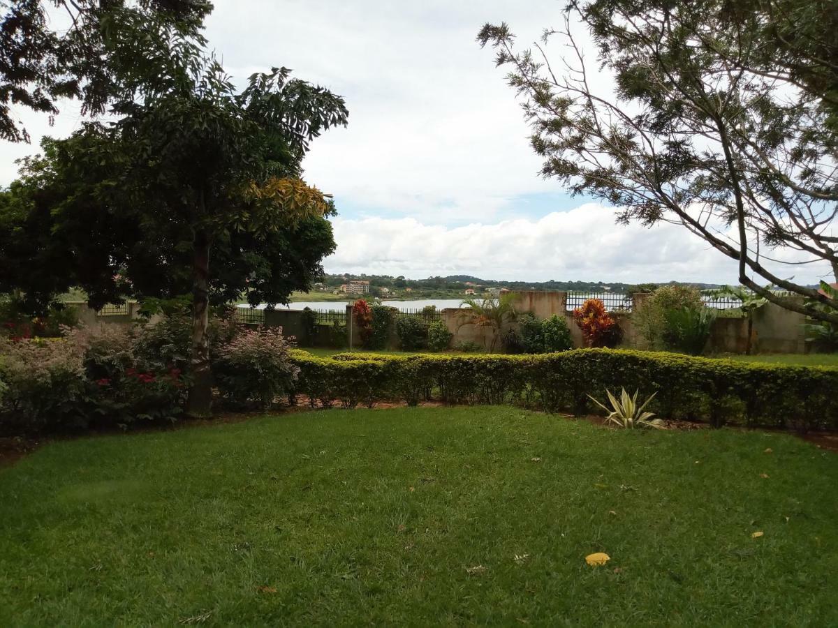 Kaz Garden Cottages Entebbe Exterior photo